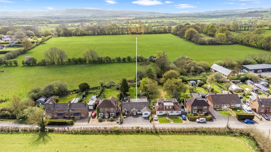 Bungalow in Henfield, England 4 - 17809973