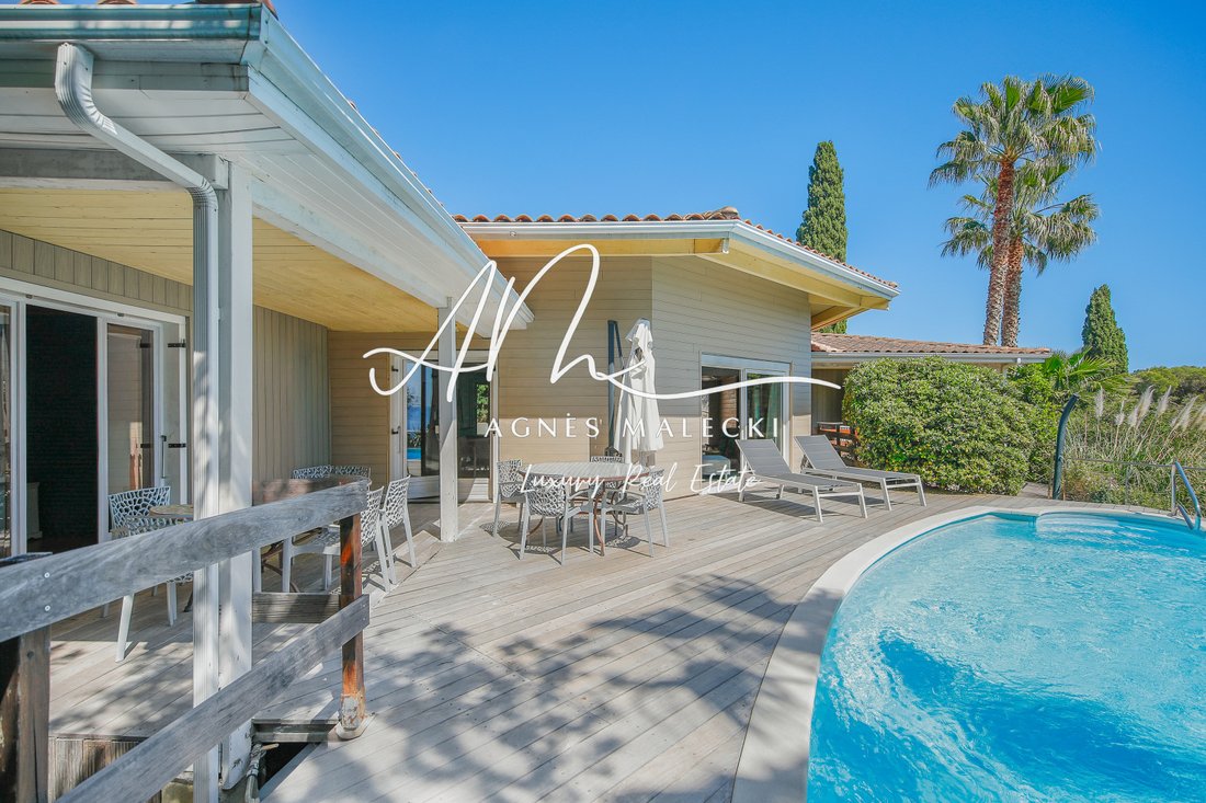 Villa in Rayol-Canadel-sur-Mer, Provence-Alpes-Côte d'Azur, France 1 - 17809818
