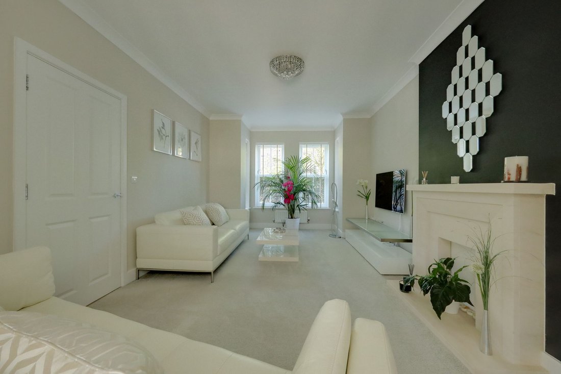 House in Burgess Hill, England 5 - 17809986