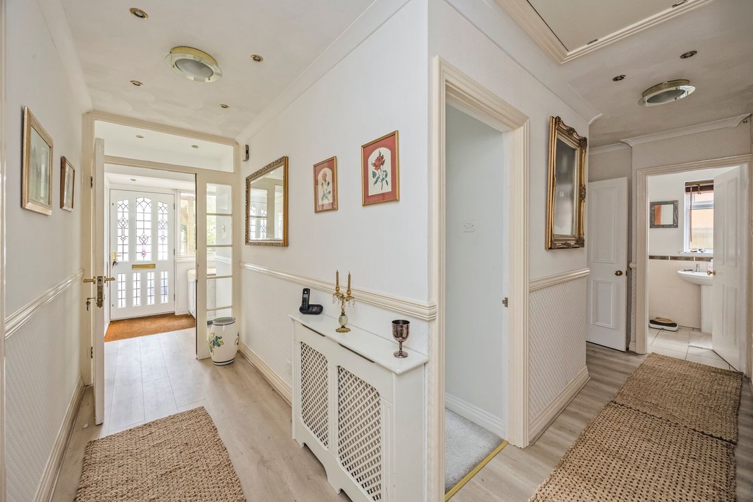Bungalow in Henfield, England 5 - 17809973