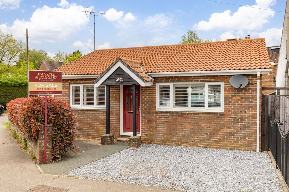Bungalow in Pease Pottage, Copthorne, England 1 - 17810008