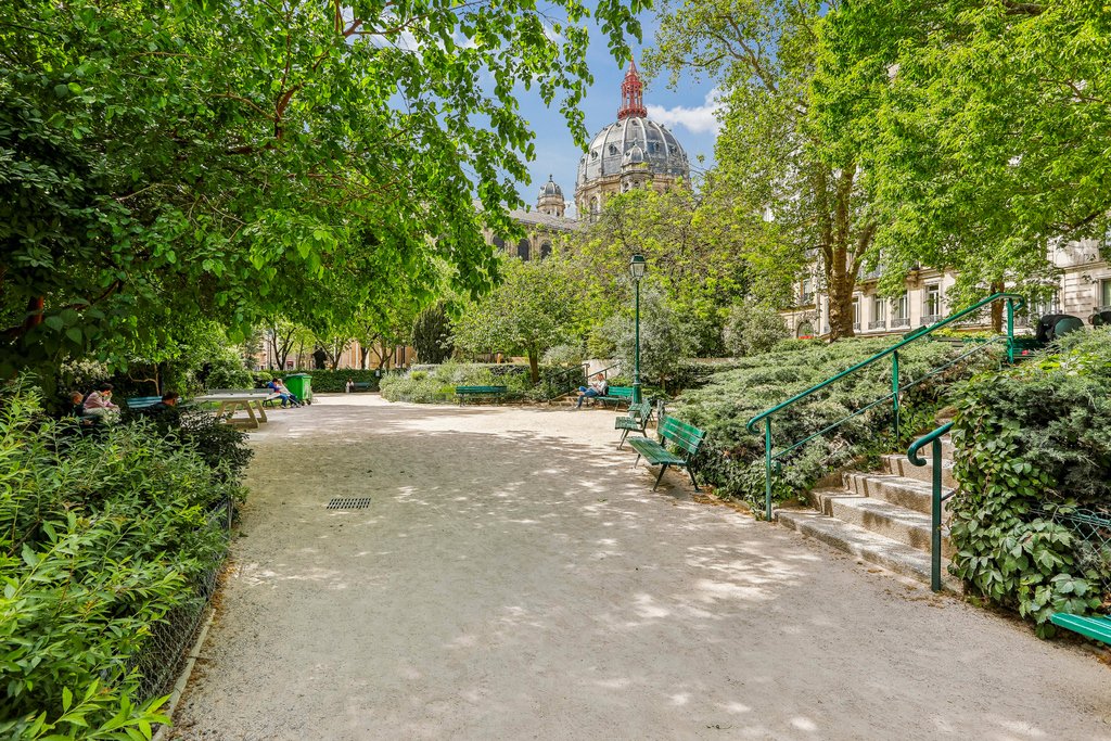 Apartment in Mairie, Paris 8e Arrondissement, Paris 1 - 17810314