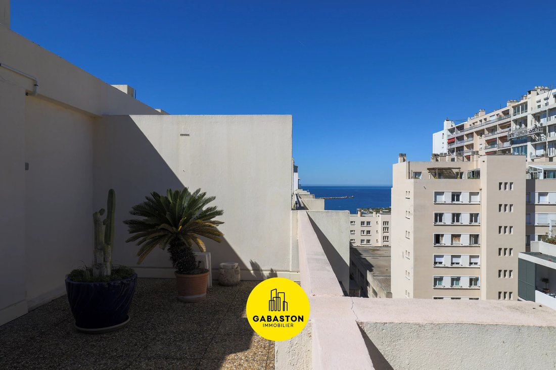 Apartment in Le Pharo, 7e Arrondissement, Marseille 1 - 17810404