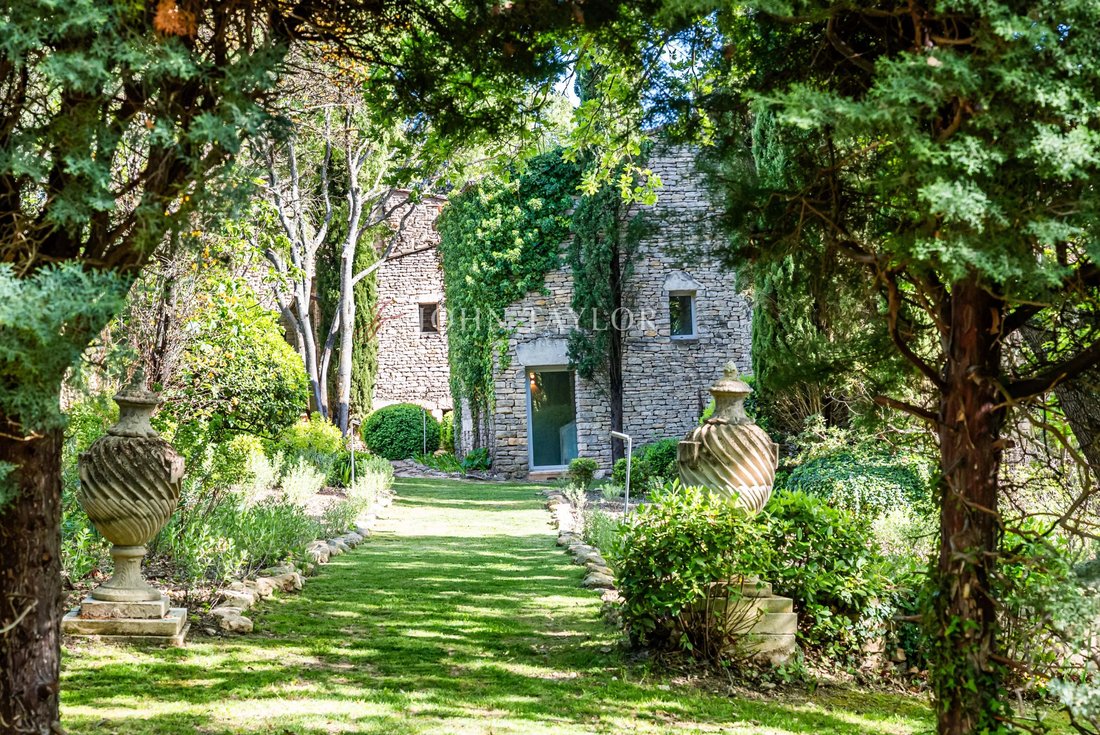 Estate in Ménerbes, Provence-Alpes-Côte d'Azur, France 1 - 17810032