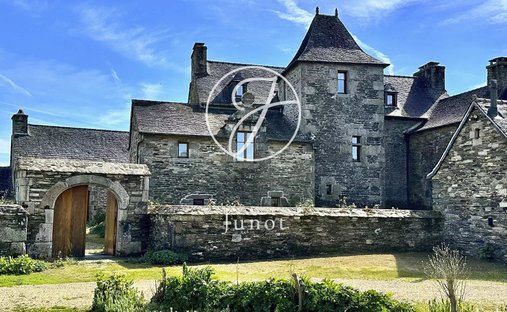 Estate in Garlan, Brittany, France 1
