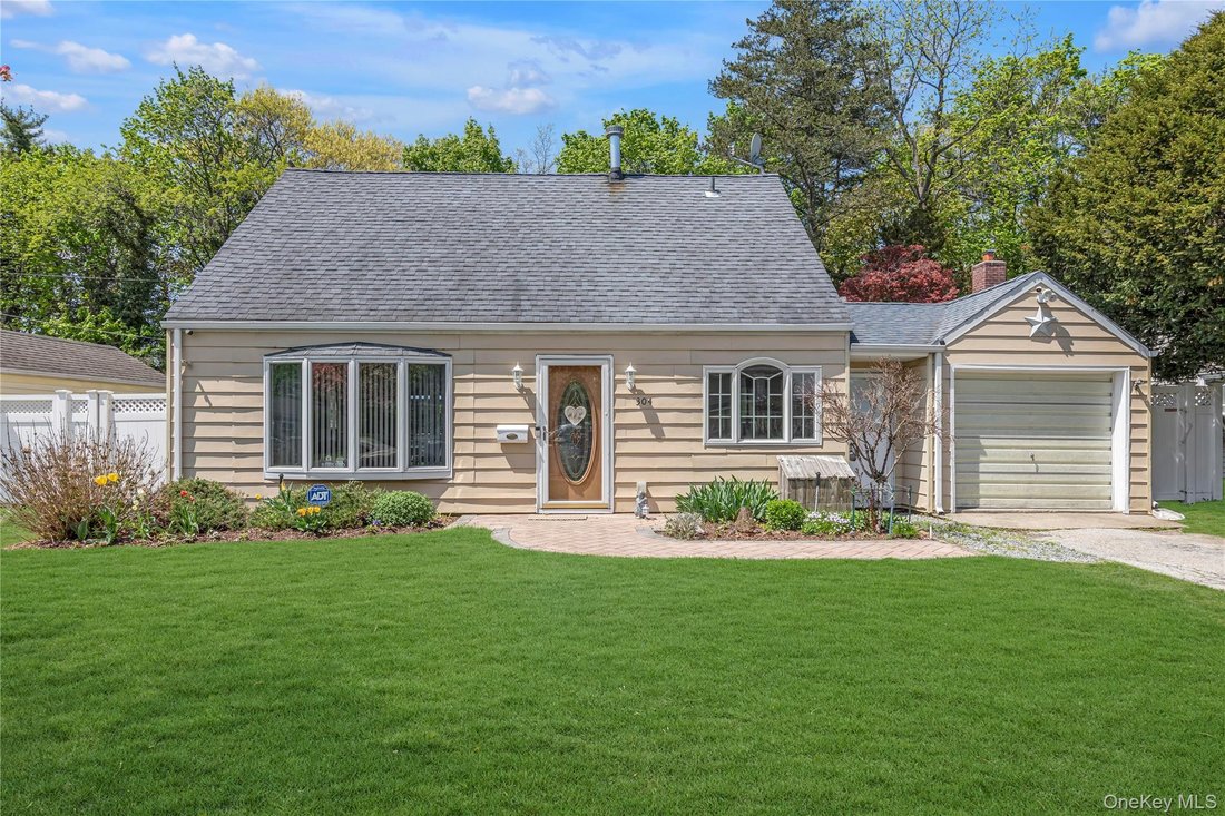 House in Carle Place, New York, United States 1 - 17809736
