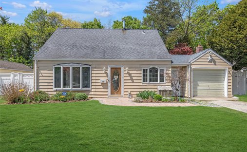 House in Carle Place, New York, United States 1