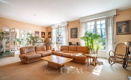 House in Bourg-La Feuillaume Nord, La Celle-Saint-Cloud, France 1