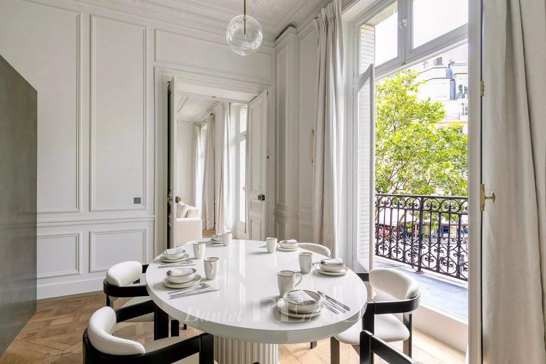 Apartment in Triangle d'Or, Paris 8e Arrondissement, Paris 2 - 17810297