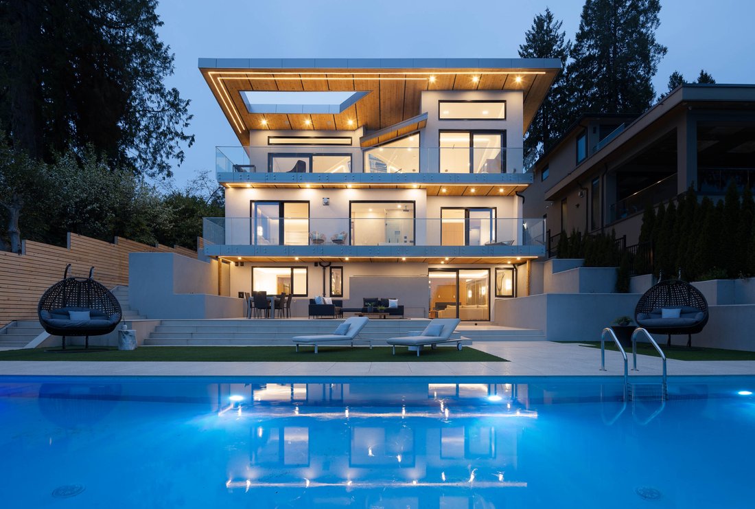 House in West Vancouver, British Columbia, Canada 1 - 17811284