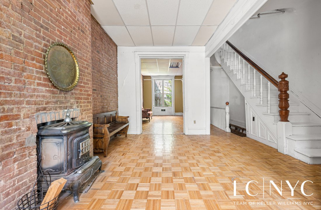 House in New York, New York, United States 5 - 17814906