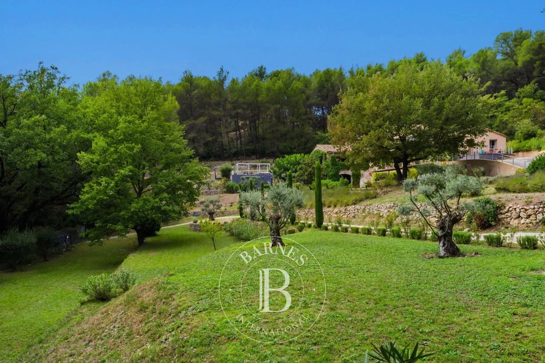 Estate in Nord Est, Auriol, France 4 - 14793372