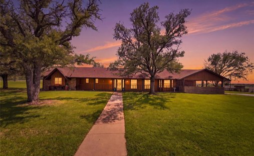 House in Springtown, Texas, United States 1