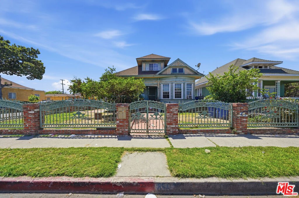 Los Angeles, California, United States 4 - 17812089