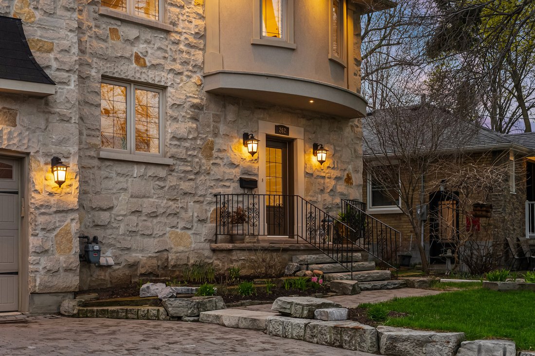House in Toronto, Ontario, Canada 2 - 17811130