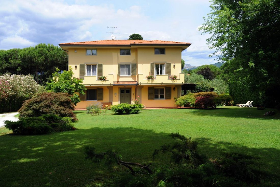 Villa in Ronchi, Massa, Italy 3 - 13422290