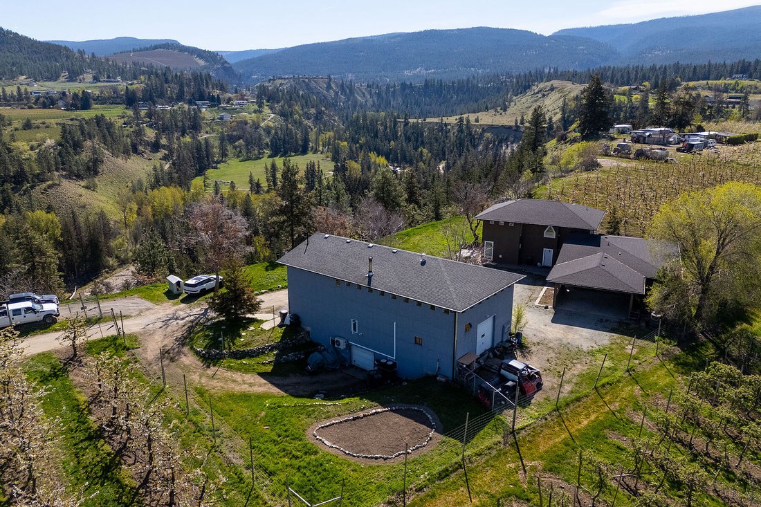 Haus in Kelowna, Britisch-Kolumbien, Kanada 1 - 17772736