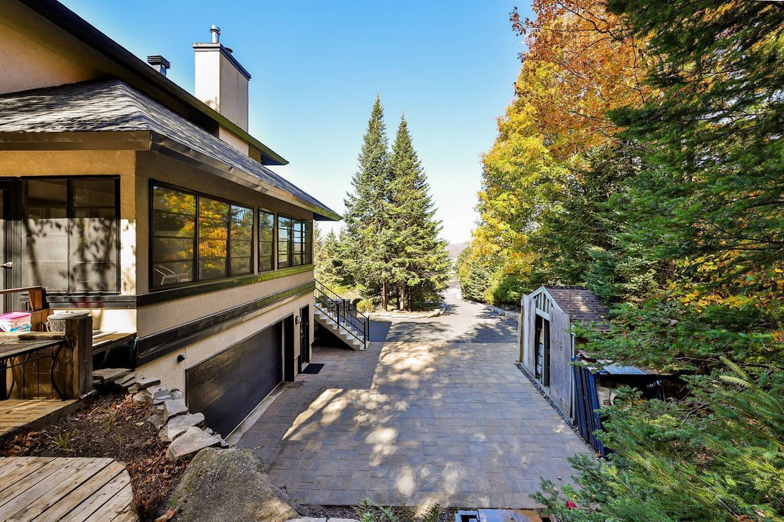 House in Sainte-Anne-des-Lacs, Quebec, Canada 3 - 16258603