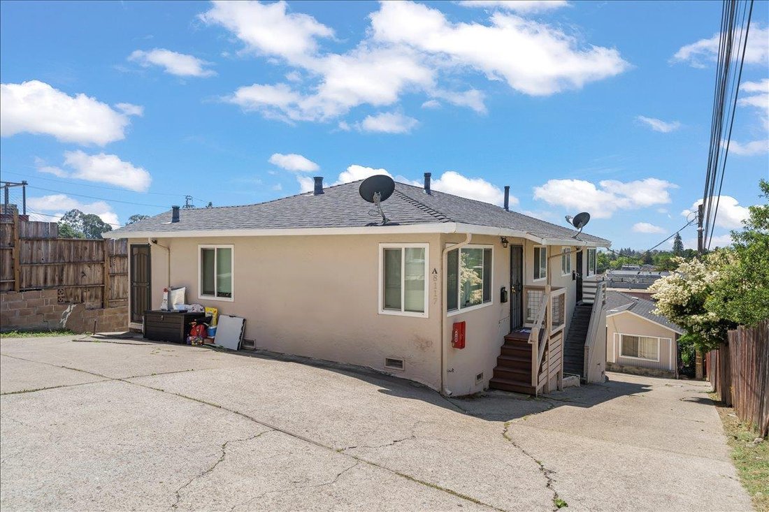 Oakland, California, United States 2 - 17812189