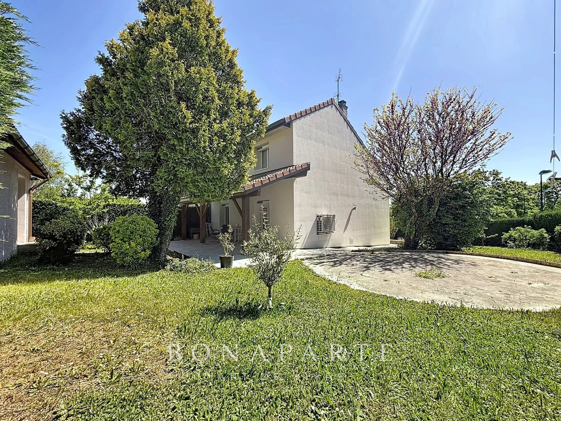 House in Échenevex, Auvergne-Rhône-Alpes, France 1 - 17810713