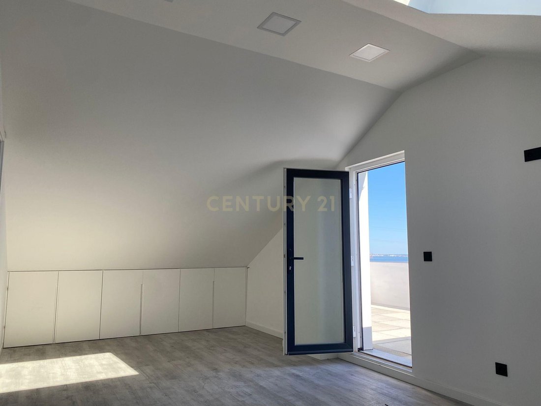 Apartment in Santa Iria de Azoia, Sao Joao da Talha e Bobadela, Lisbon, Portugal 2 - 17425527