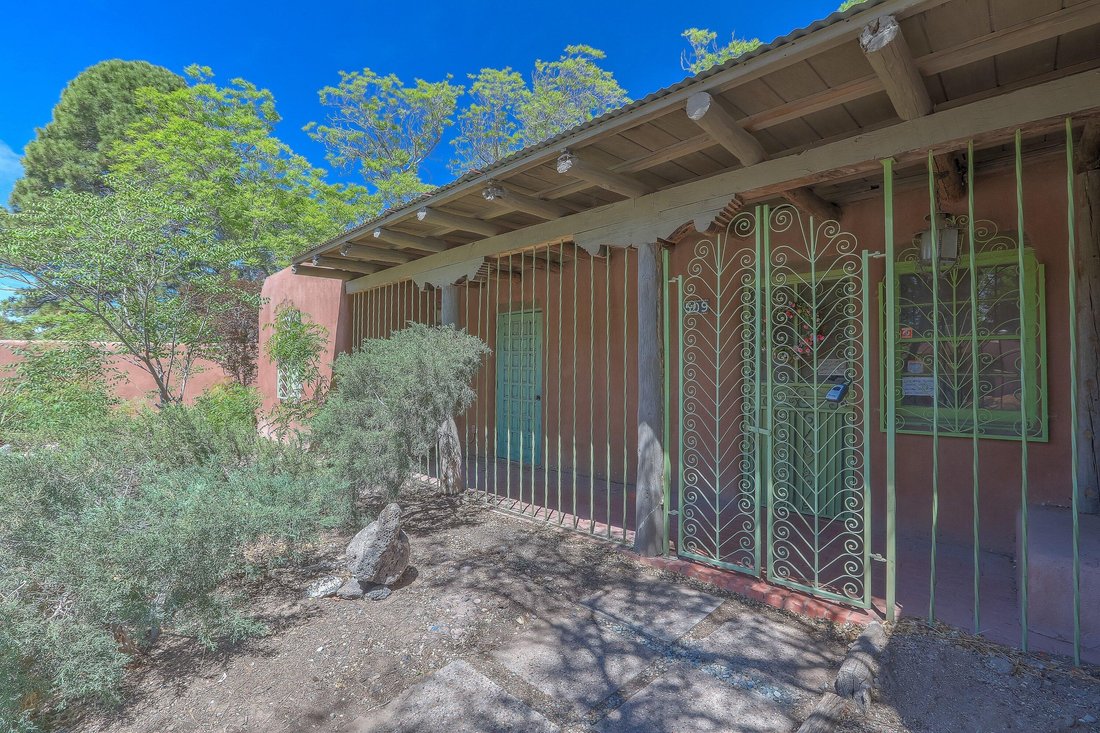 House in Los Ranchos de Albuquerque, New Mexico, United States 1 - 17811683