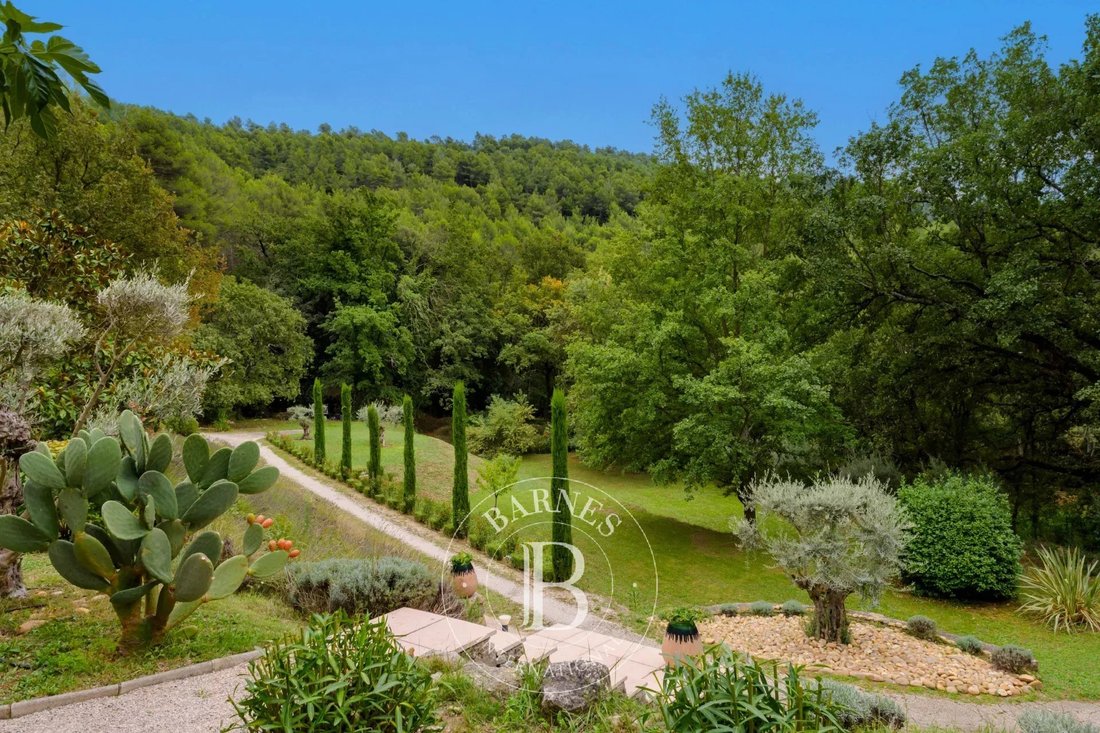 Estate in Nord Est, Auriol, France 2 - 14793372