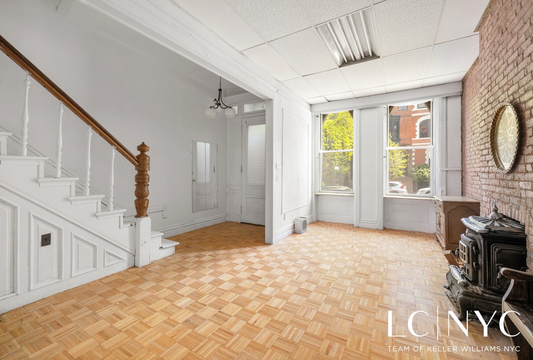 House in New York, New York, United States 4 - 17814906