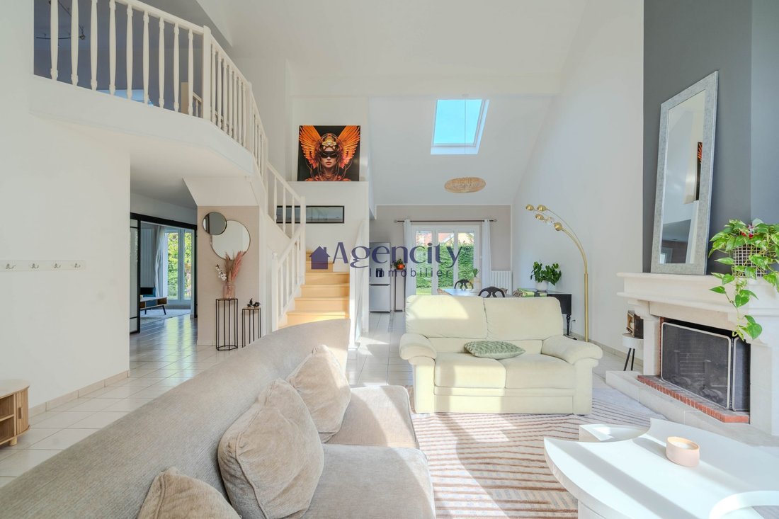 Villa in Bourg de Saint Thibault, Saint-Thibault-des-Vignes, France 3 - 17815688