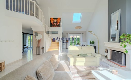 Villa in Bourg de Saint Thibault, Saint-Thibault-des-Vignes, Frankreich 1