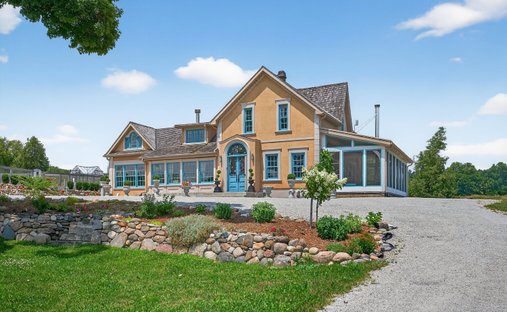 House in Mono, Ontario, Canada 1