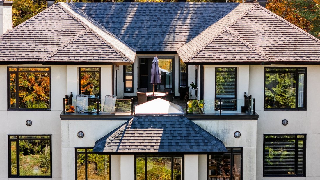 House in Sainte-Anne-des-Lacs, Quebec, Canada 2 - 16258603