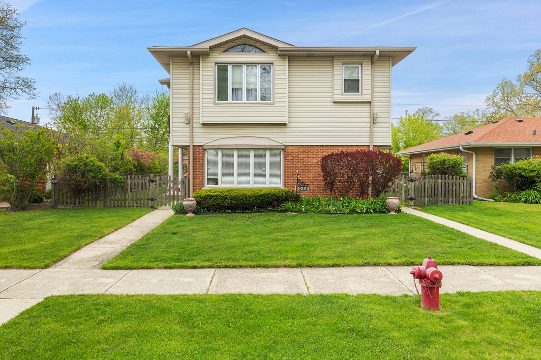 House in Skokie, Illinois, United States 2 - 17687951