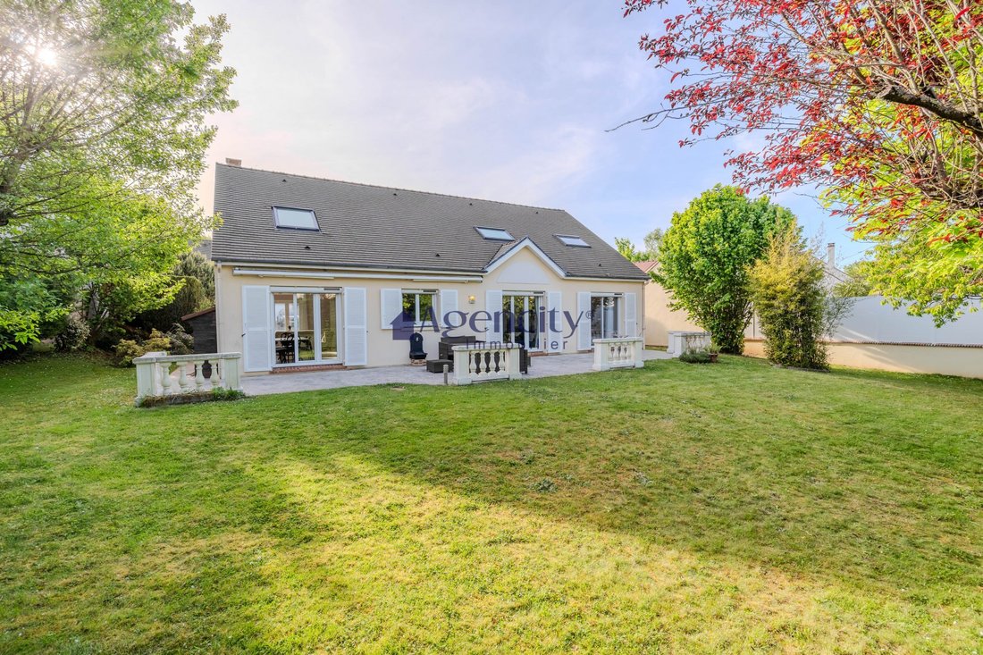 Villa in Bourg de Saint Thibault, Saint-Thibault-des-Vignes, France 5 - 17815688