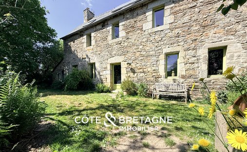 House in Le Menhir, Begard, France 1