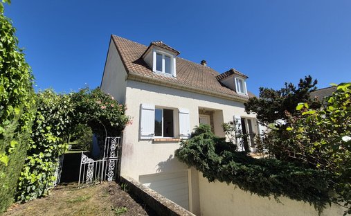 House in Bas, Maule, France 1
