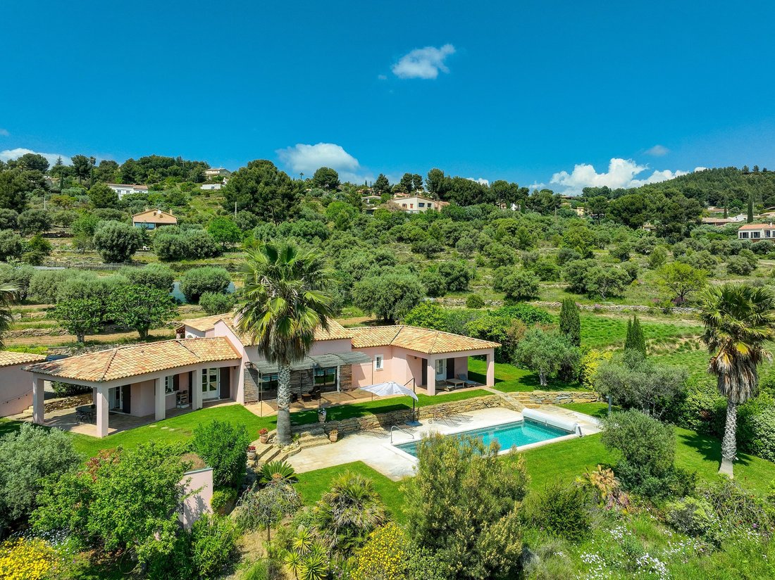 House in La Cadiere-d'Azur, Provence-Alpes-Côte d'Azur, France 1 - 17814519