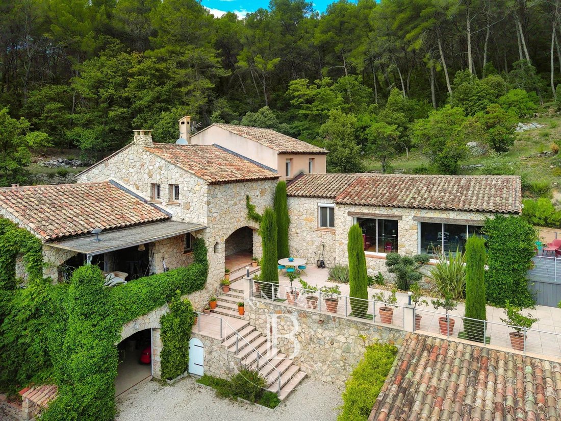 Estate in Nord Est, Auriol, France 1 - 14793372