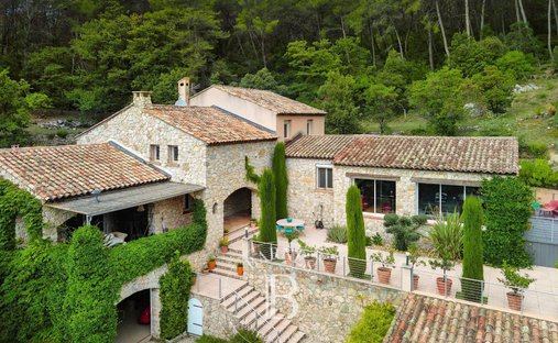 Estate in Nord Est, Auriol, France 1