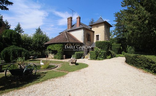 Villa in Fontenay-sur-Loing, Centre-Val de Loire, France 1