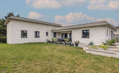 Villa in Caumont-sur-Durance, Provence-Alpes-Côte d'Azur, France 1