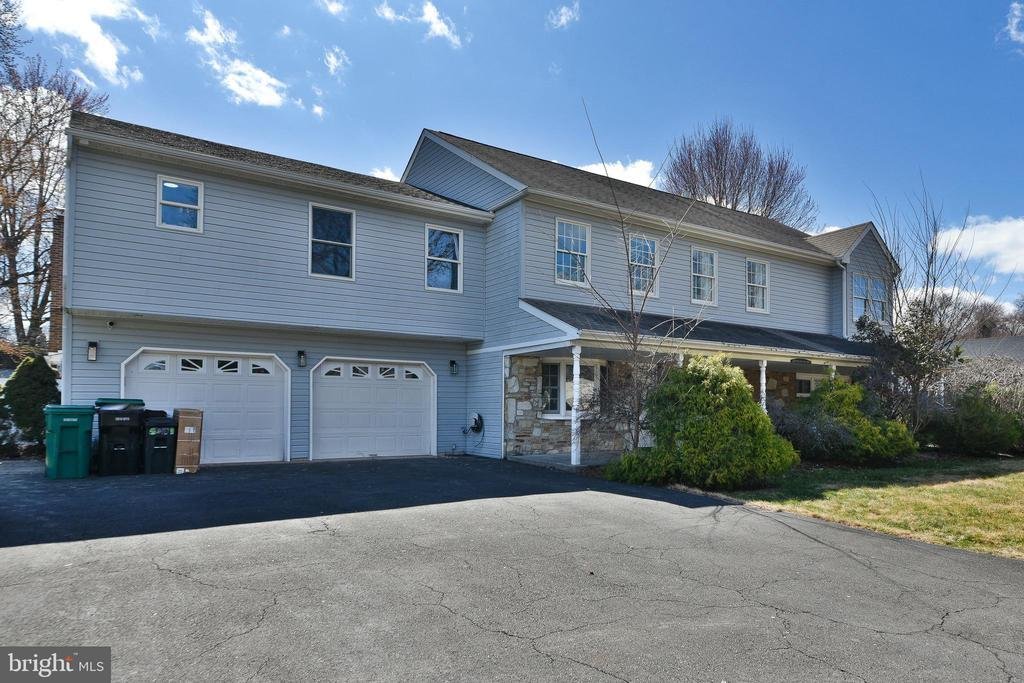 House in Bensalem, Pennsylvania, United States 2 - 17813955