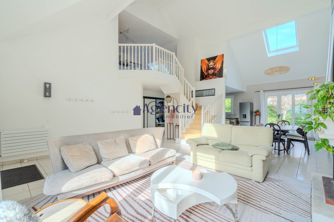 Villa in Bourg de Saint Thibault, Saint-Thibault-des-Vignes, France 2 - 17815688