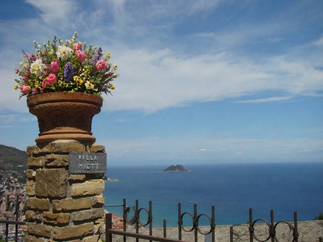 Villa in Western Hill, Alassio, Liguria 1 - 17747186