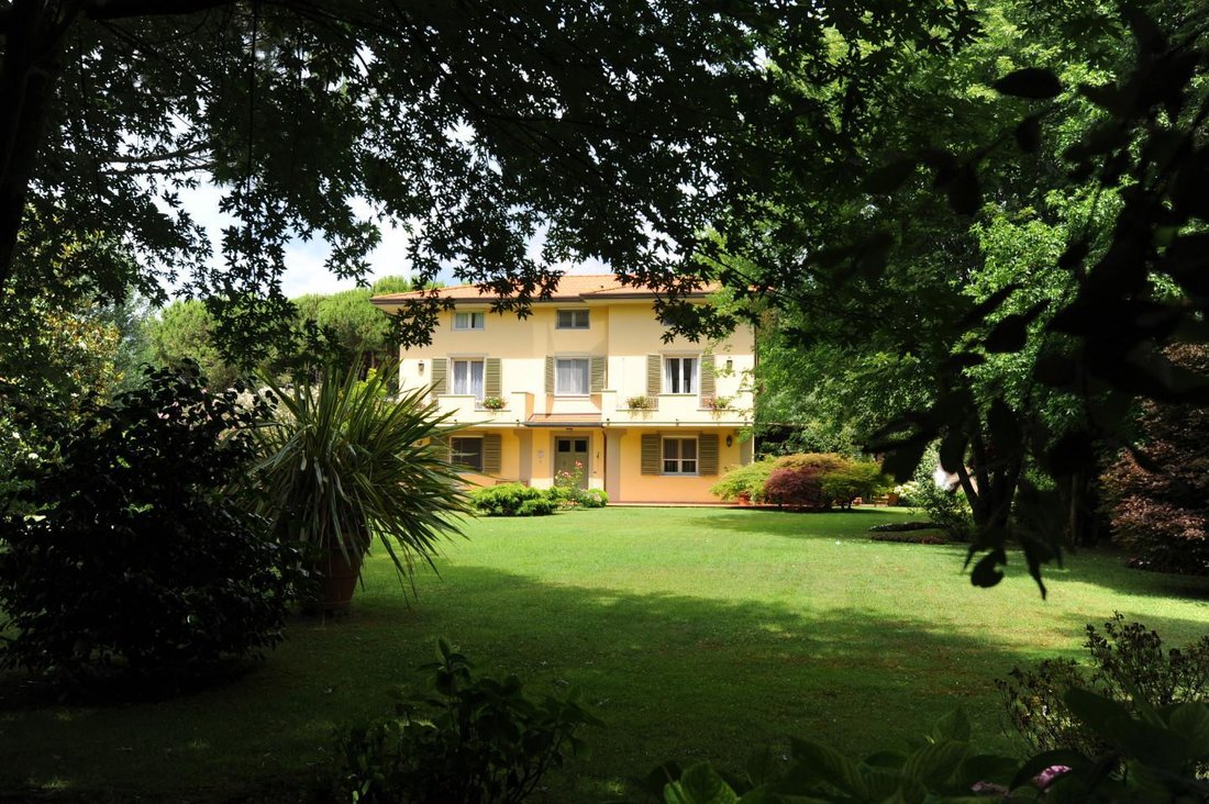 Villa in Ronchi, Massa, Italy 1 - 13422290
