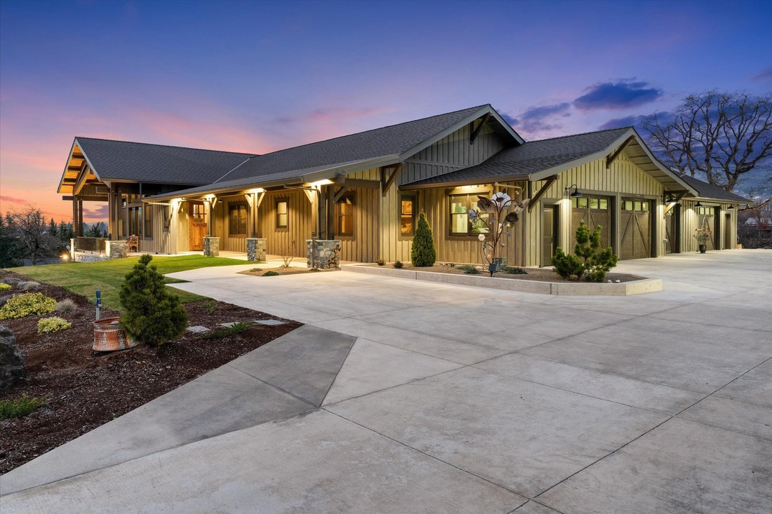 House in Medford, Oregon, United States 1 - 17815901