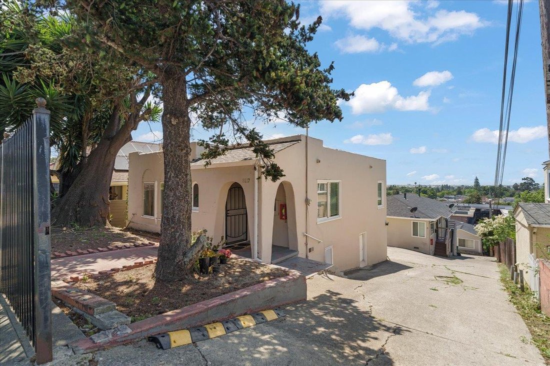 Oakland, California, United States 1 - 17812189