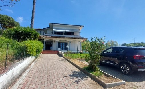 House in Fontia-Fossola-Fossone, Marina di Carrara, Tuscany 1