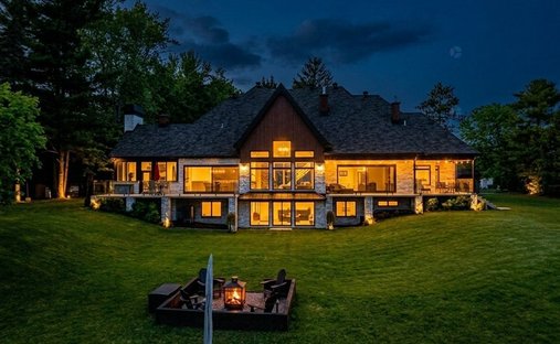 Haus in Lavaltrie, Québec, Kanada 1