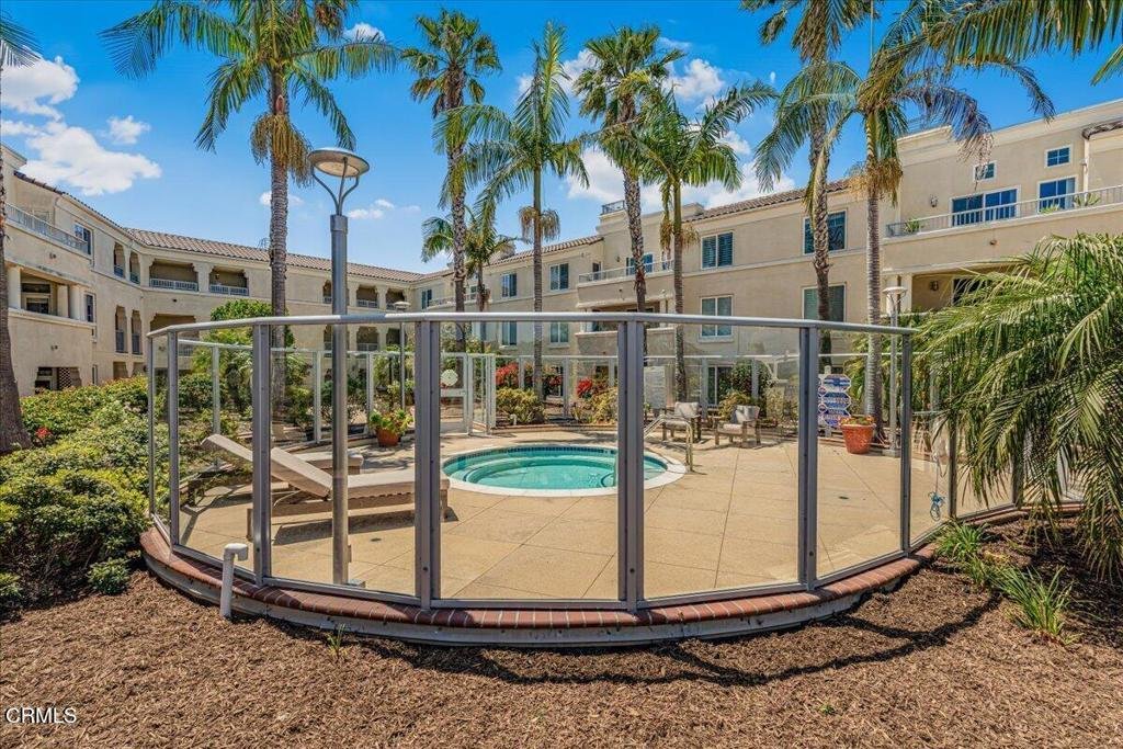 Condo in Oxnard, California, United States 5 - 17803235
